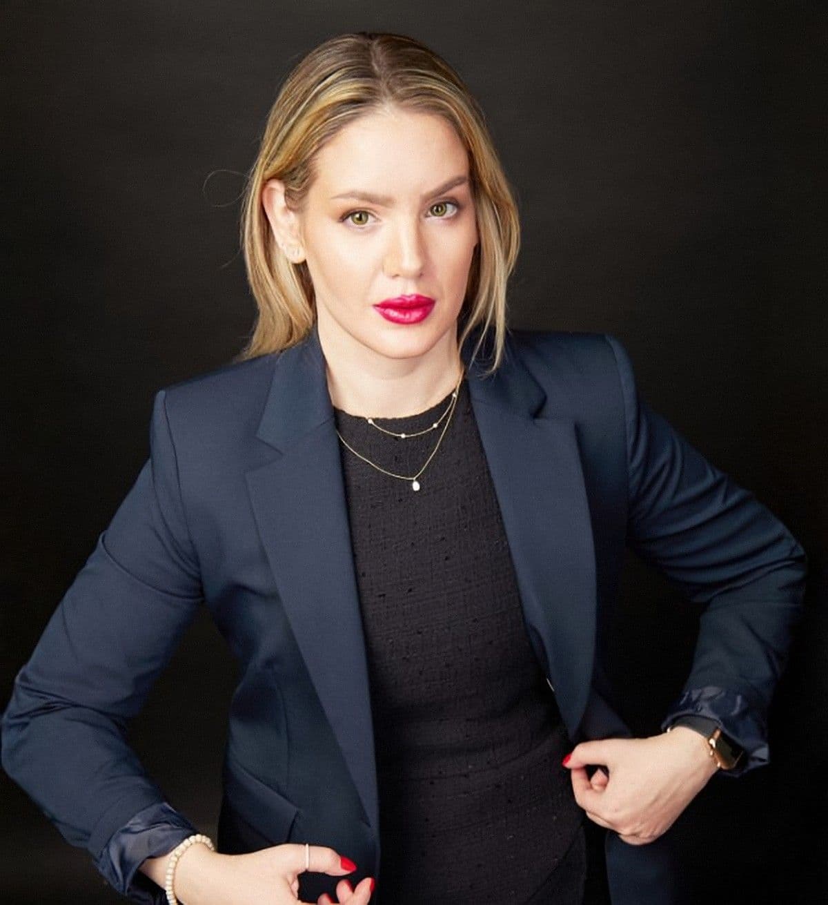 Dr. Elsa Solaris